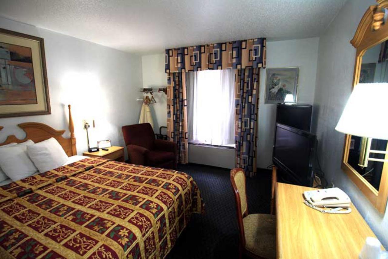 Norwood Inn And Suites - Minneapolis-St Paul Roseville Zewnętrze zdjęcie