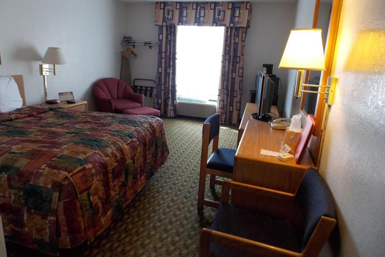 Norwood Inn And Suites - Minneapolis-St Paul Roseville Zewnętrze zdjęcie