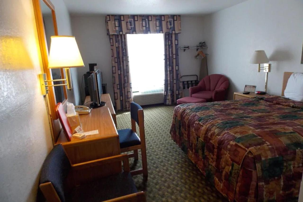 Norwood Inn And Suites - Minneapolis-St Paul Roseville Zewnętrze zdjęcie