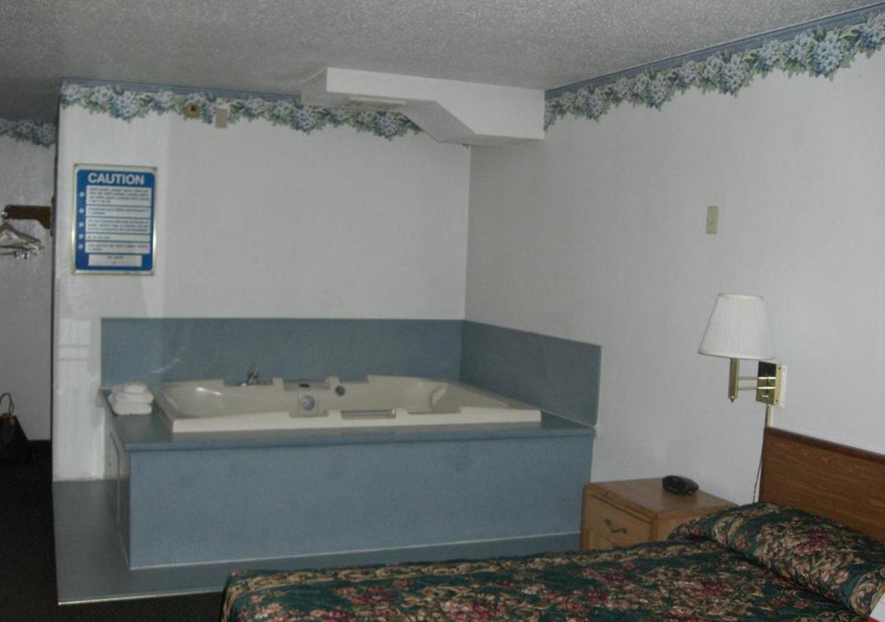Norwood Inn And Suites - Minneapolis-St Paul Roseville Zewnętrze zdjęcie