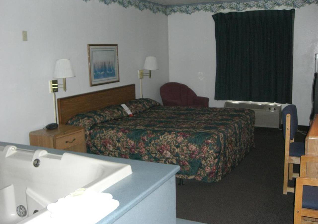 Norwood Inn And Suites - Minneapolis-St Paul Roseville Zewnętrze zdjęcie