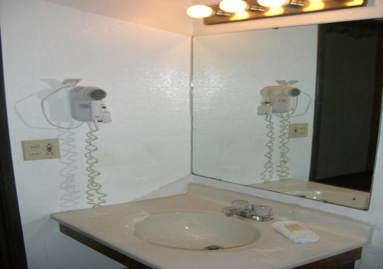 Norwood Inn And Suites - Minneapolis-St Paul Roseville Zewnętrze zdjęcie
